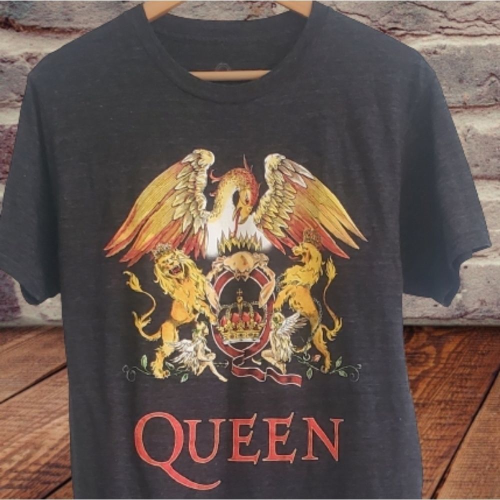 "Queen" / Tee-shirt with Graphic Print